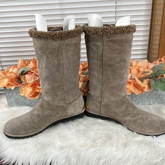 Stuart Weitzman Gray Embossed Shearling Boots Size 9.5 - Picture 8 of 11